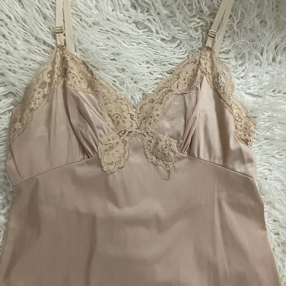 Vassarette Nude/Blush Vintage Slip - Picture 3 of 11
